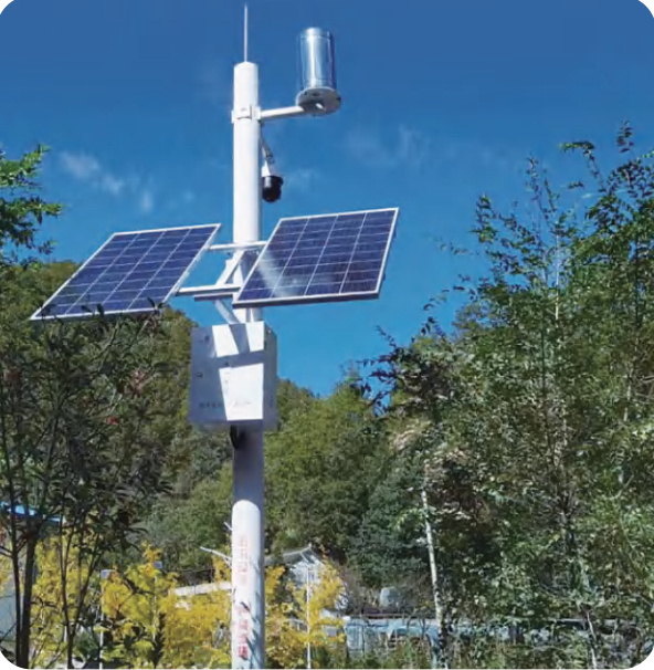 PAIDIANXIA solar-powered outdoor monitoring installation